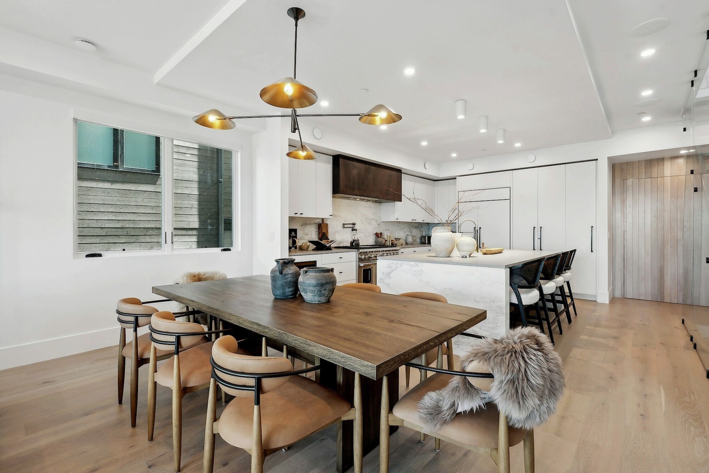 Dining Area & Kitchen
