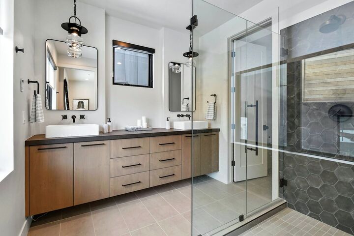 Master Ensuite Bathroom