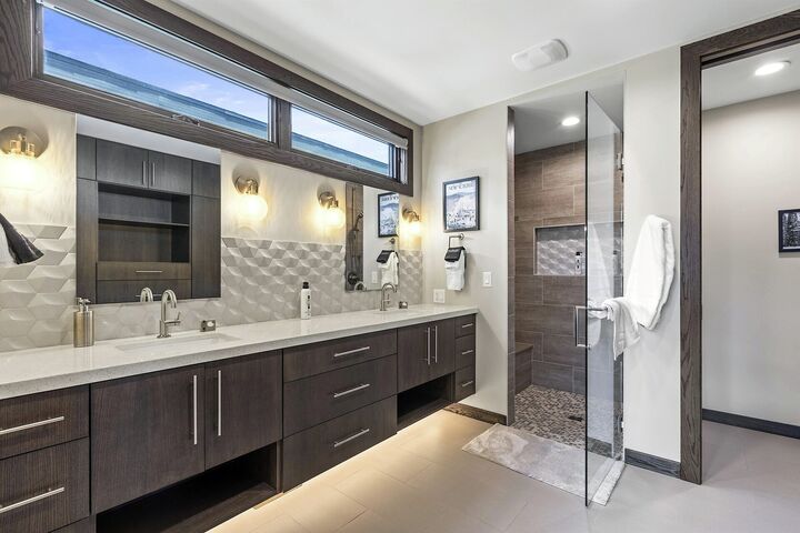 4 Bdrm 4.5 Bath HT - Ensuite Bathroom