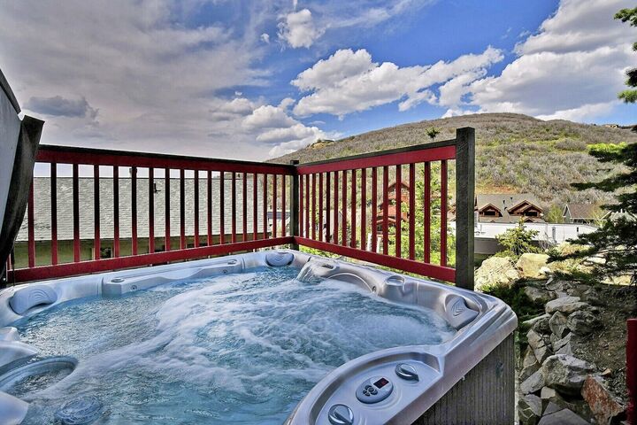 Balcony with Hot Tub