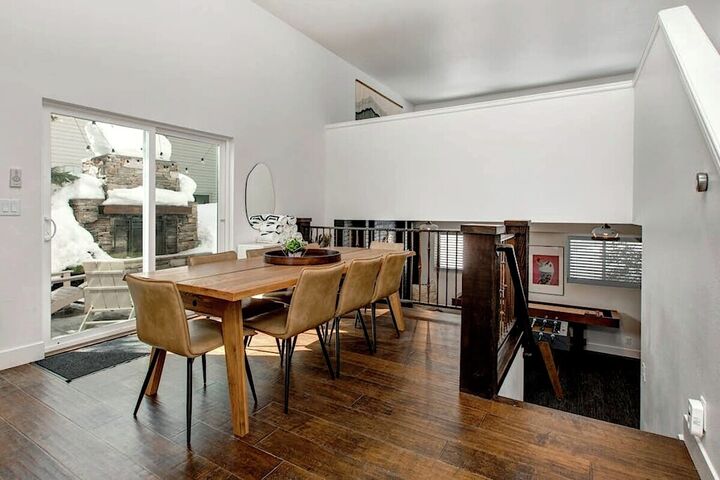 4 Bdrm 3.5 Bath HT - Dining Area