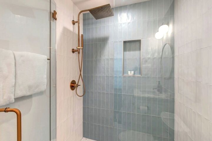 4 Bdrm 3.5 Bath HT - Ensuite Bathroom