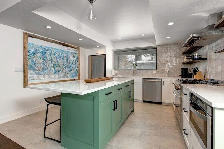 4 Bdrm 3.5 Bath HT - Kitchen