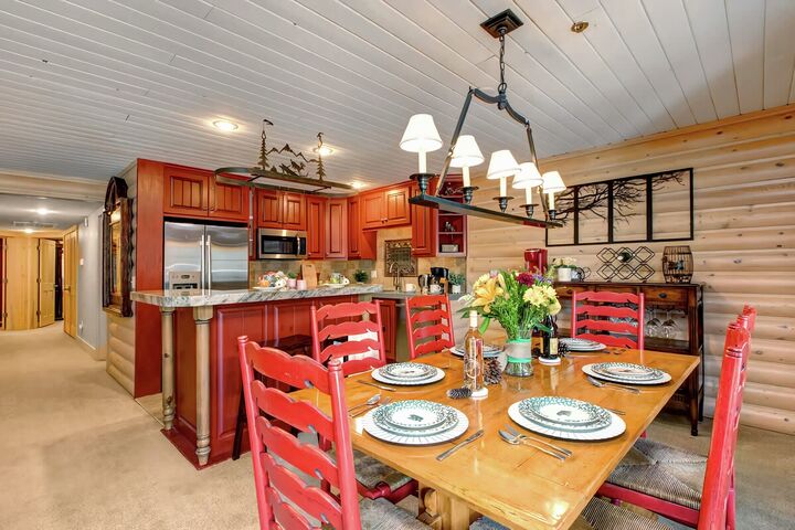 Dining Area & Kitchen