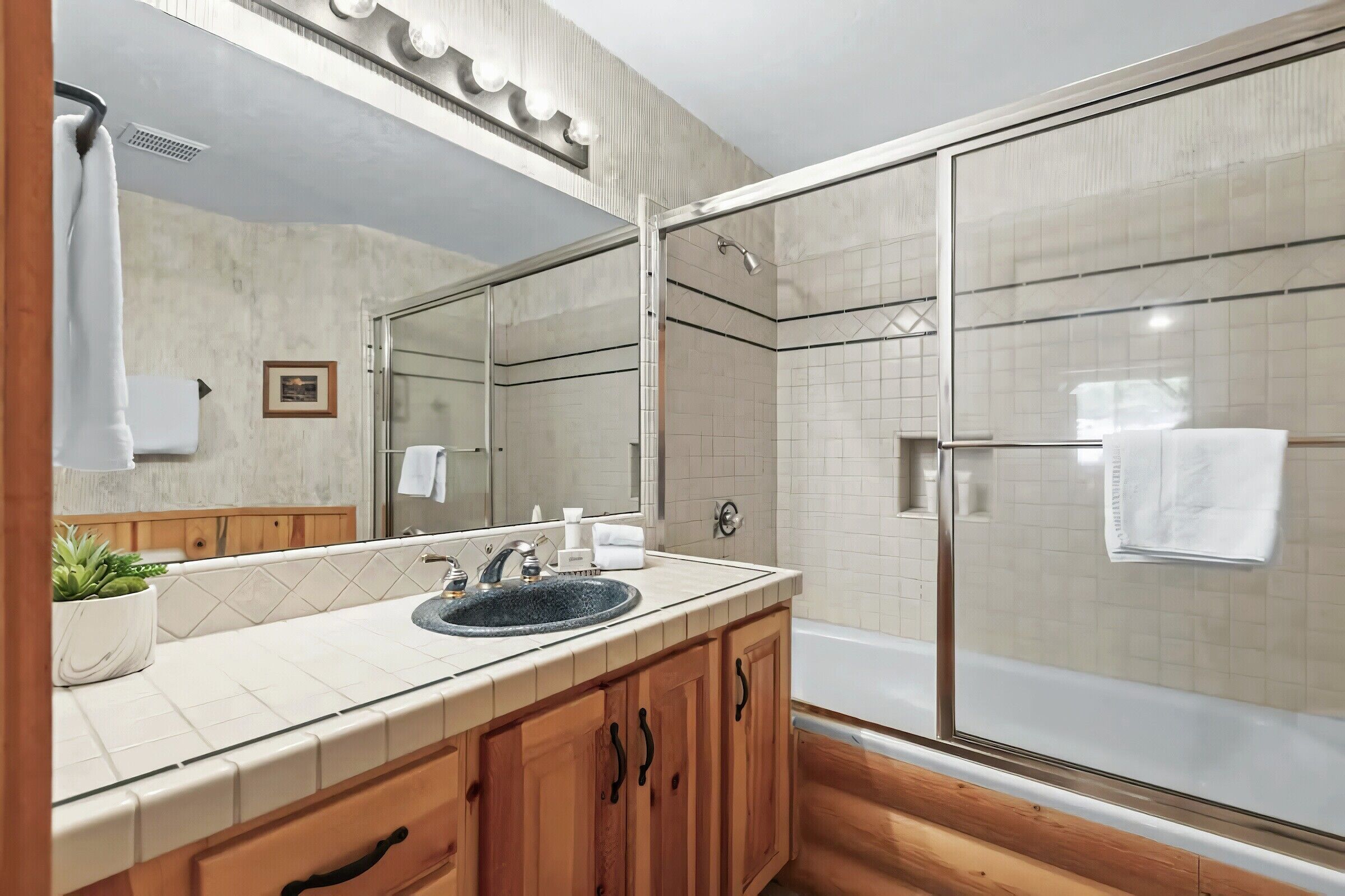 #207 - Master Ensuite Bathroom