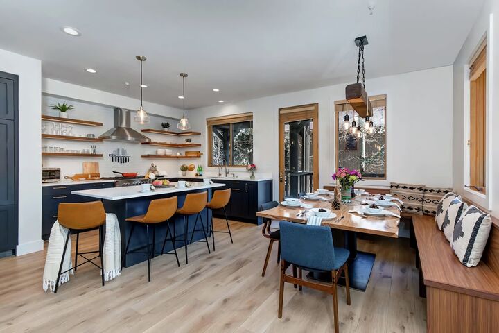 Dining Area & Kitchen