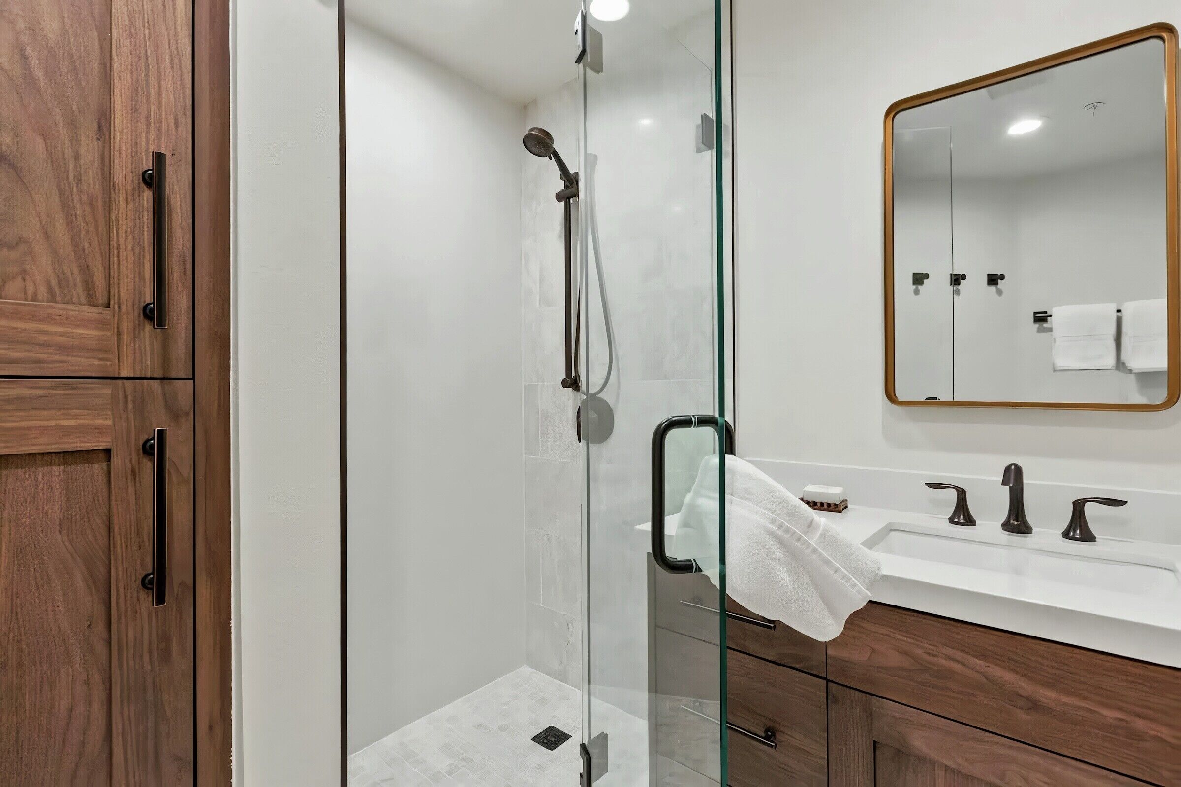 #231 - Ensuite Bathroom