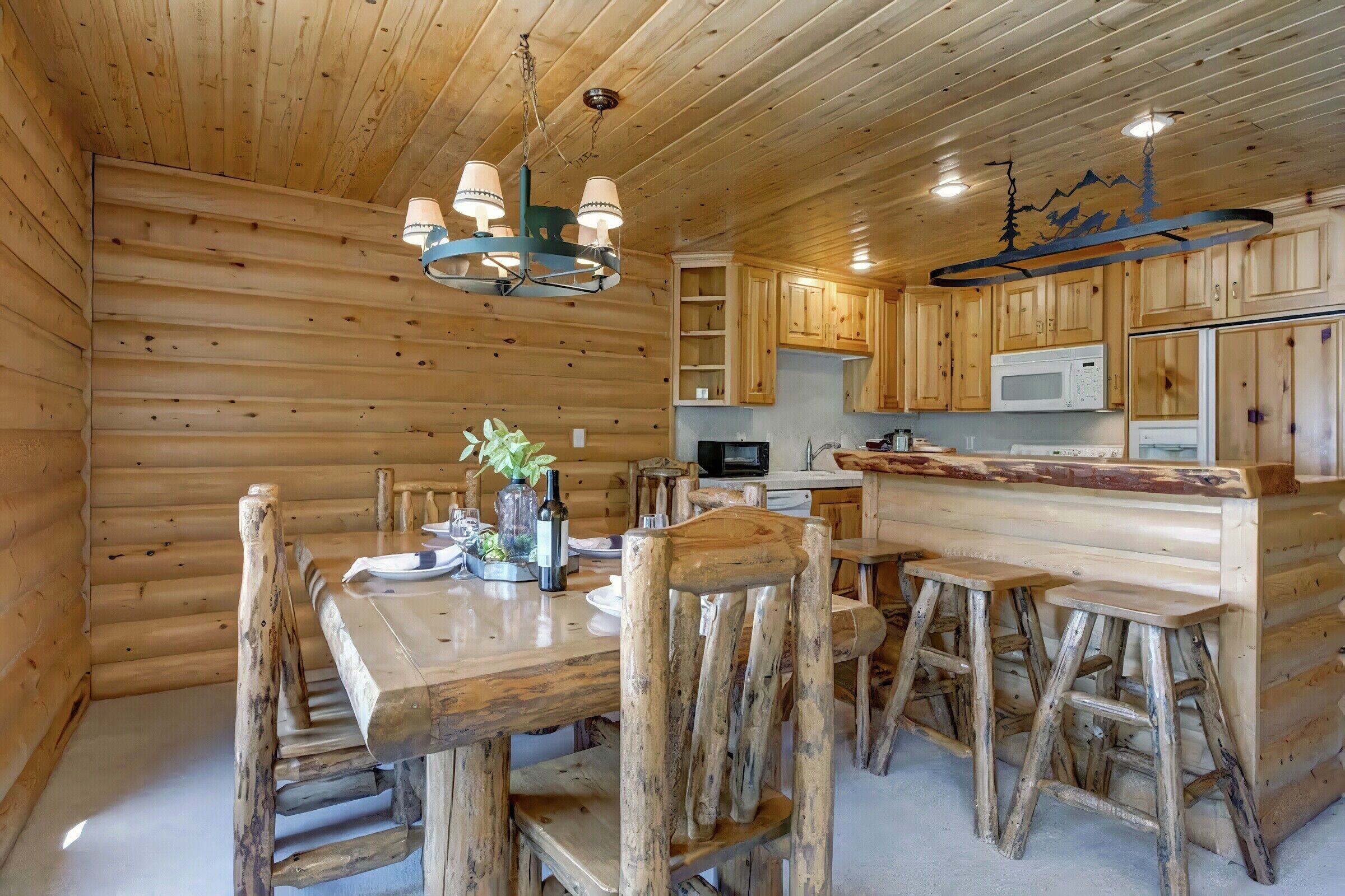 #302 - Dining Area & Kitchen