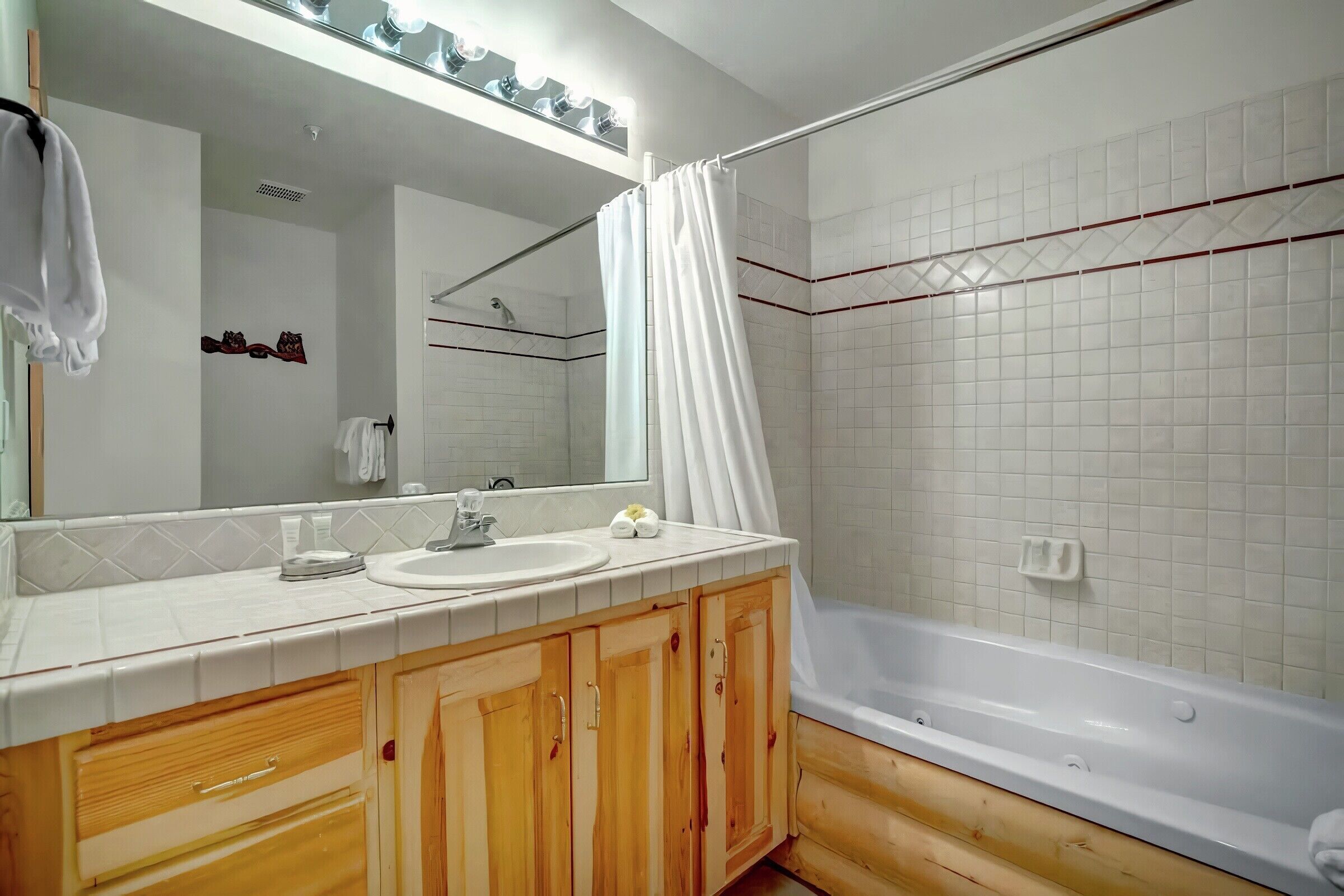 #305 - Ensuite Bathroom