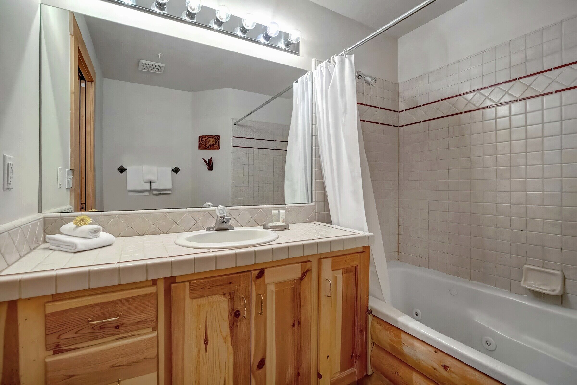 #305 - Master Ensuite Bathroom