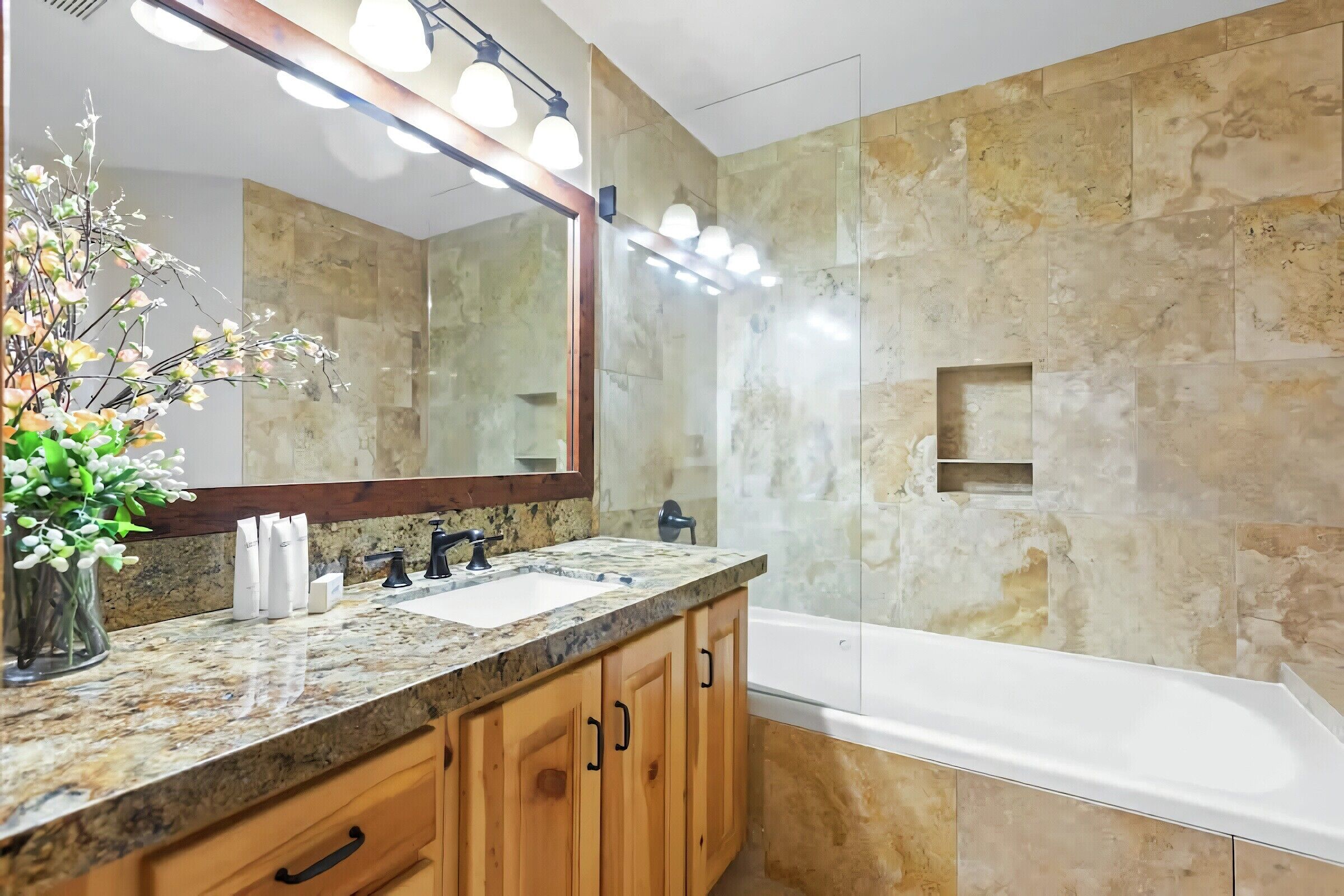 #308B - Master Ensuite Bathroom