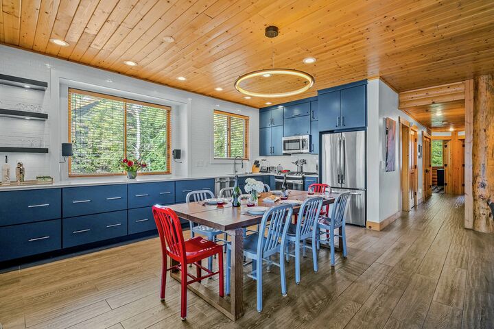 Dining Area & Kitchen