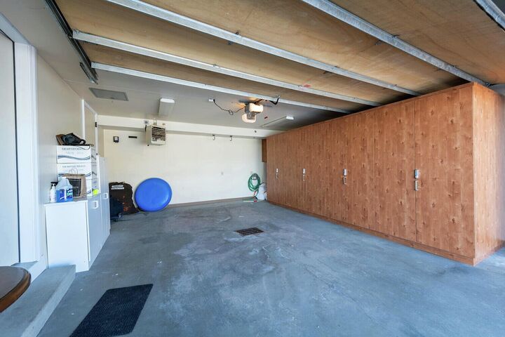 #8 - Garage