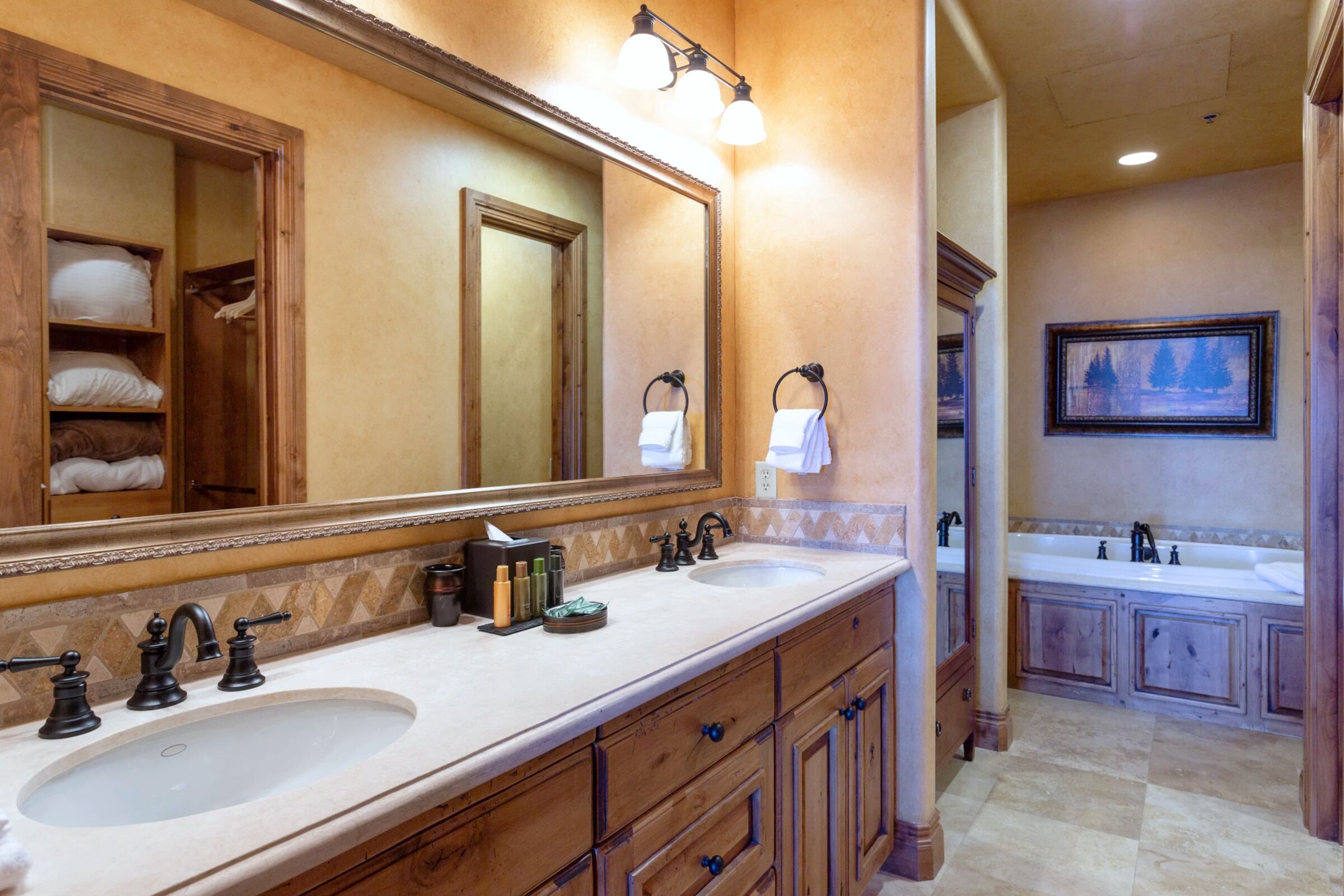 #206 - Master Ensuite Bathroom