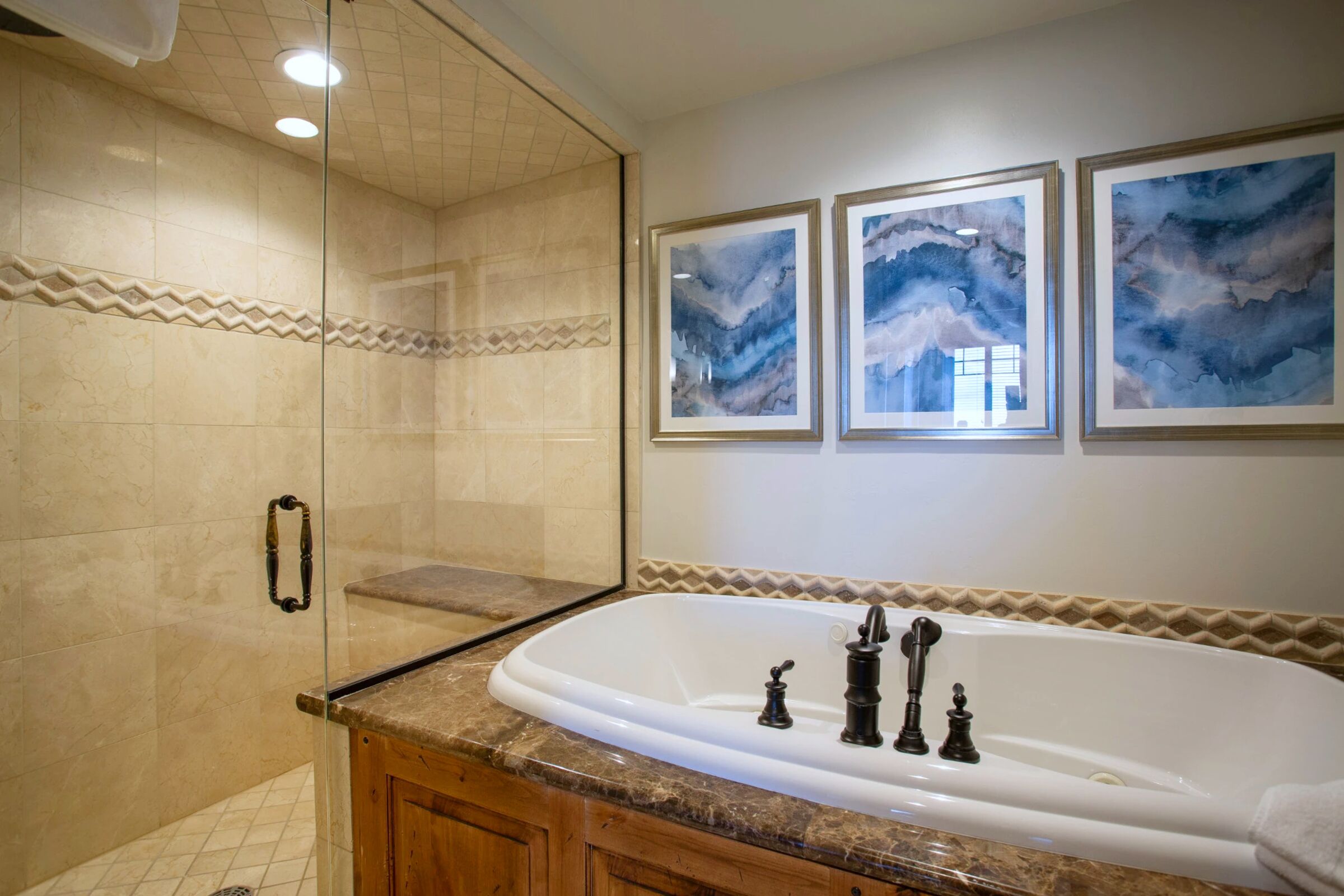 #408 - Master Ensuite Bathroom