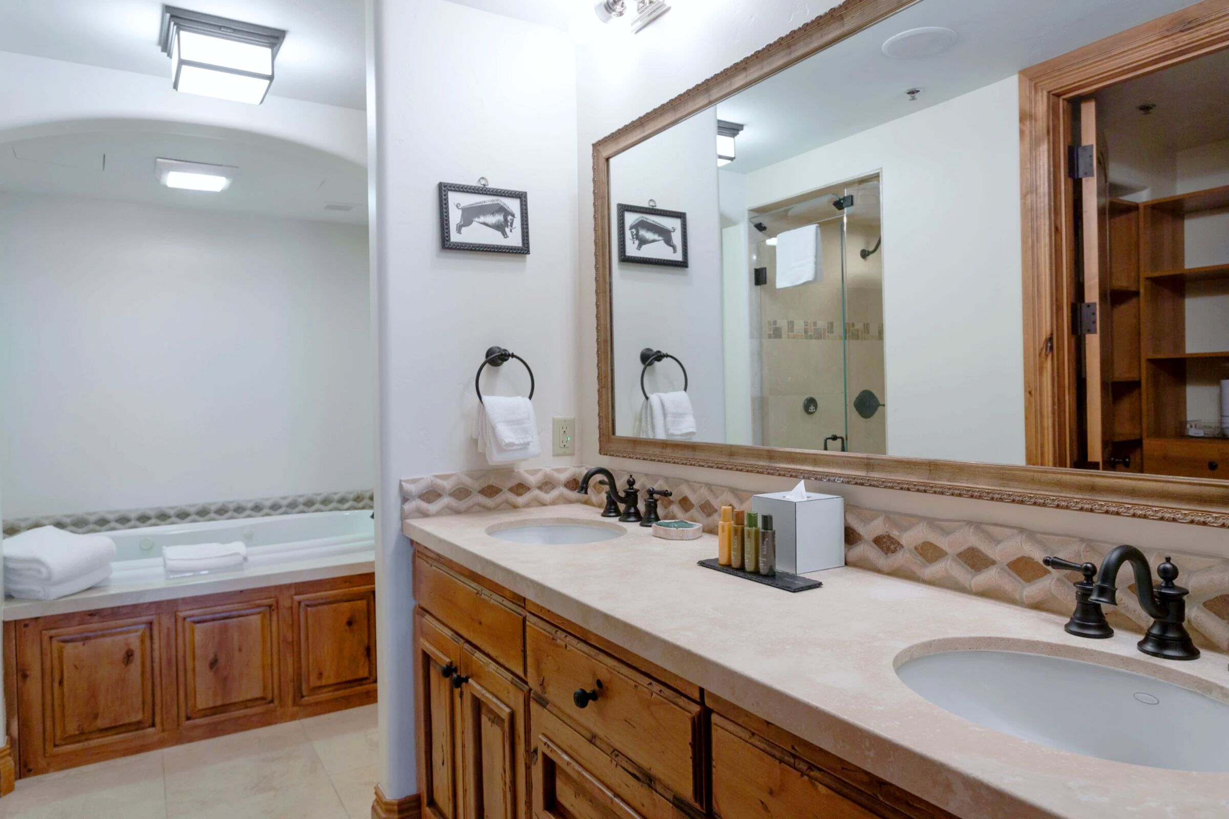 #306 - Master Ensuite Bathroom