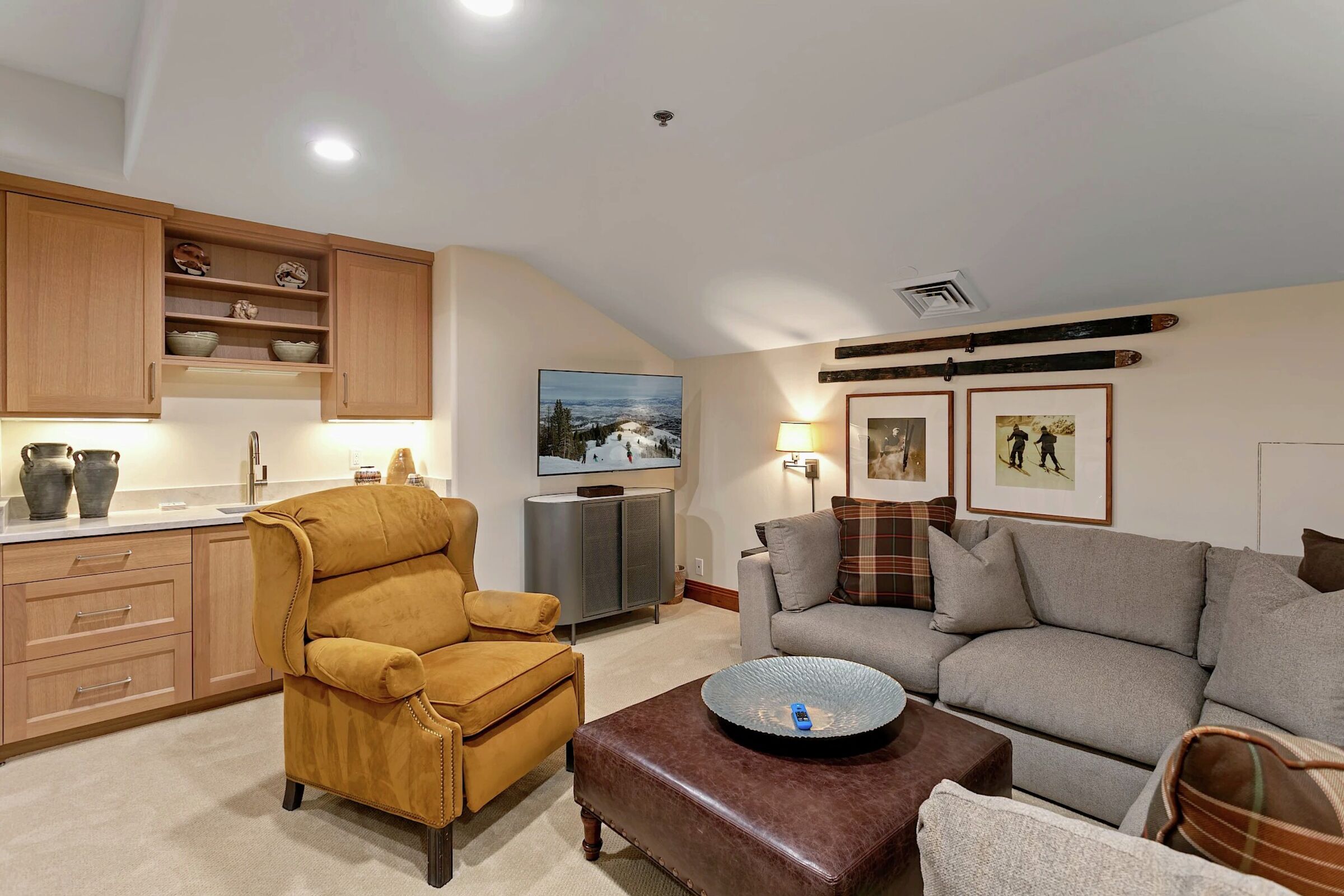 #406 - Family Room