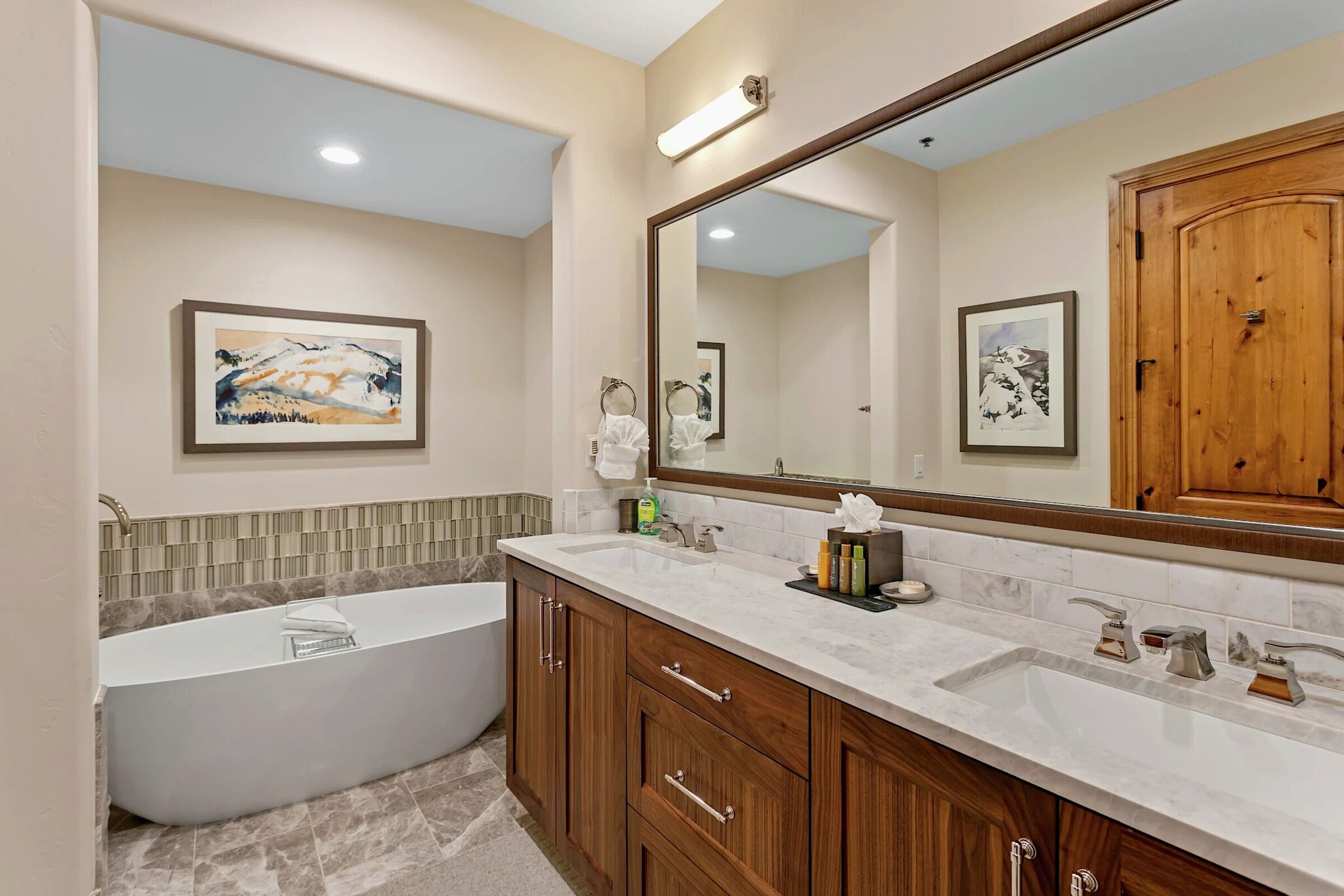 #406 - Ensuite Bathroom