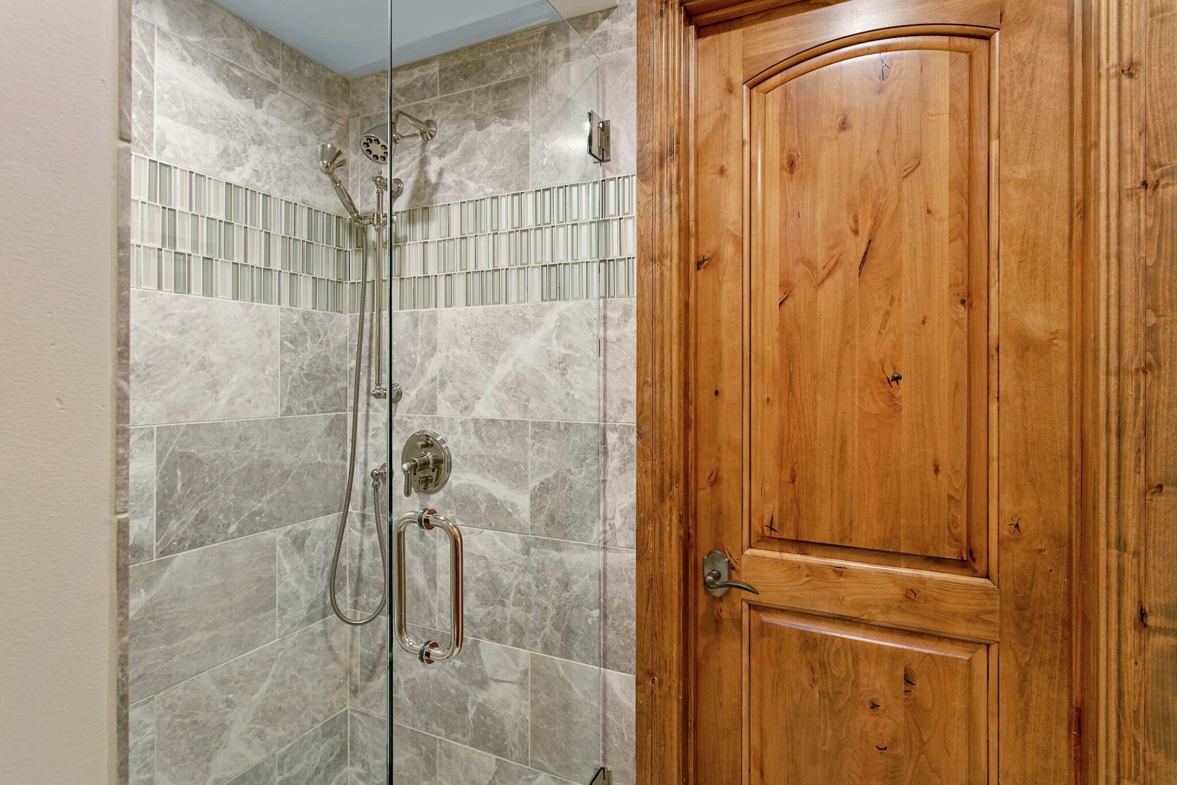 #406 - Ensuite Bathroom