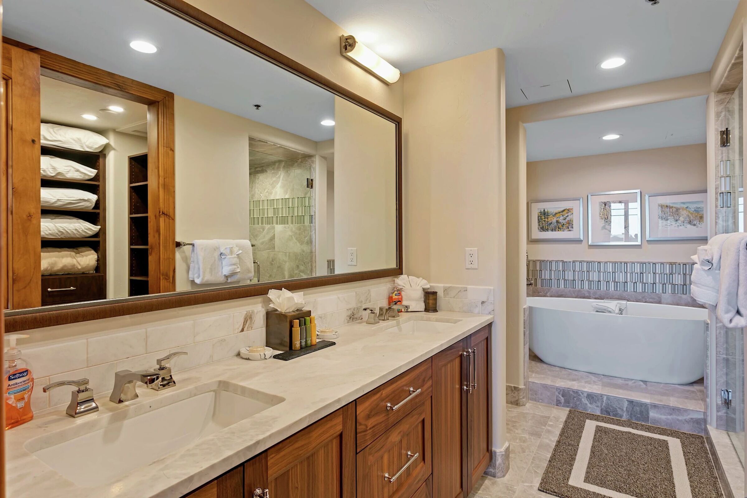 #406 - Master Ensuite Bathroom