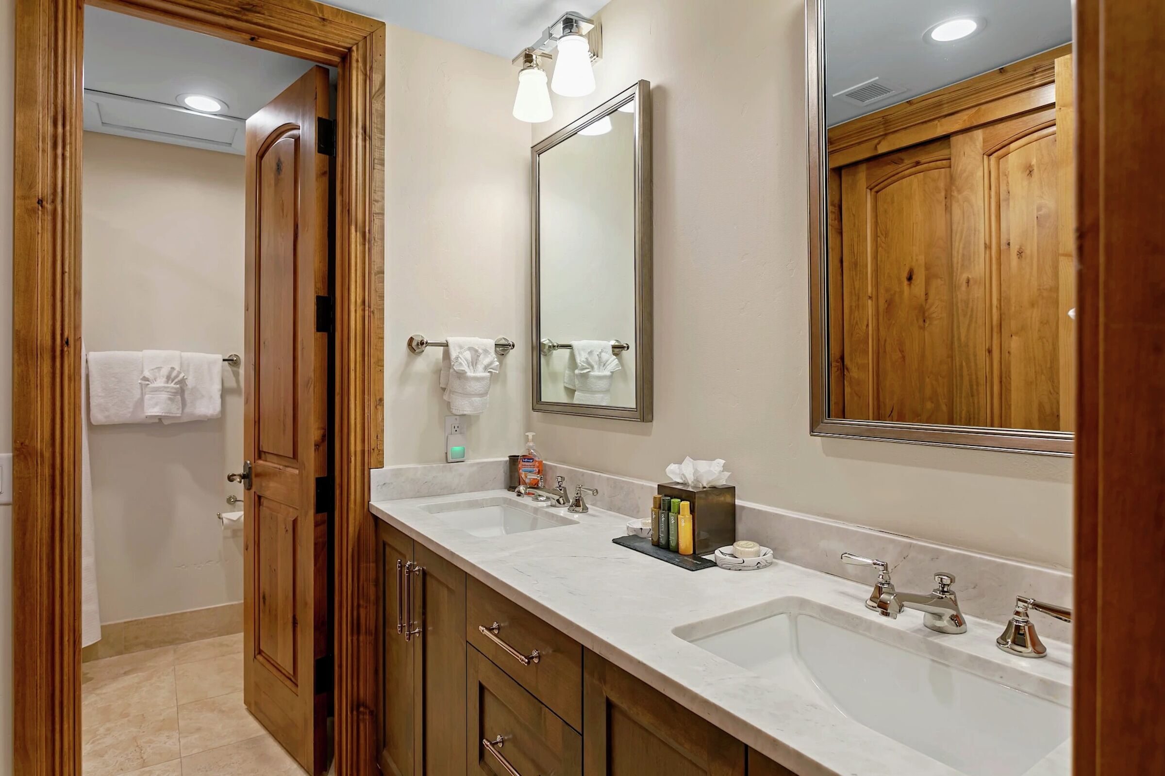 #406 - Ensuite Bathroom