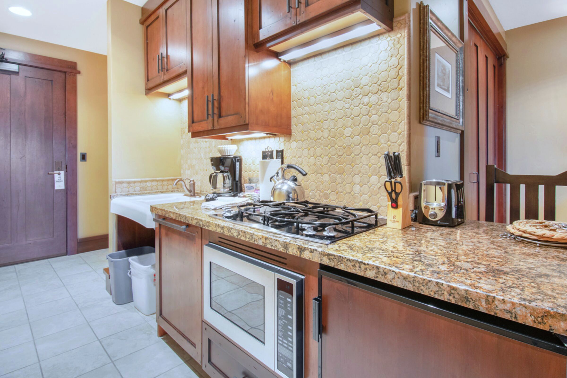 #101A - Studio Kitchenette