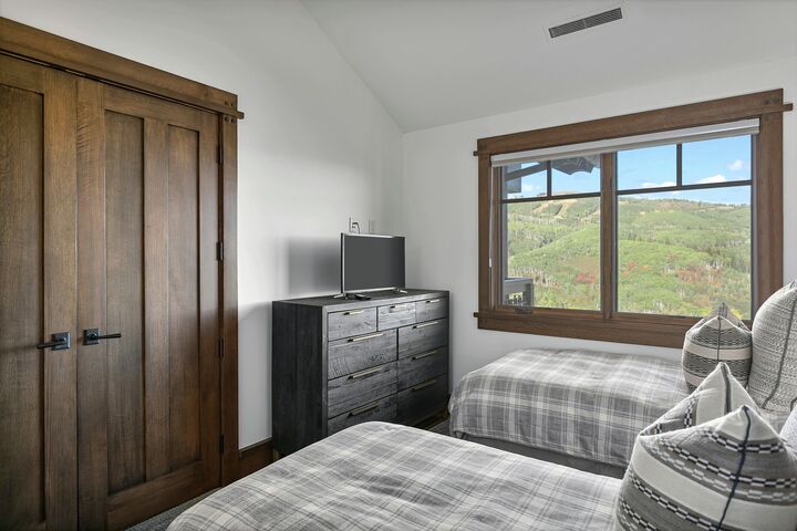#405 - Bedroom