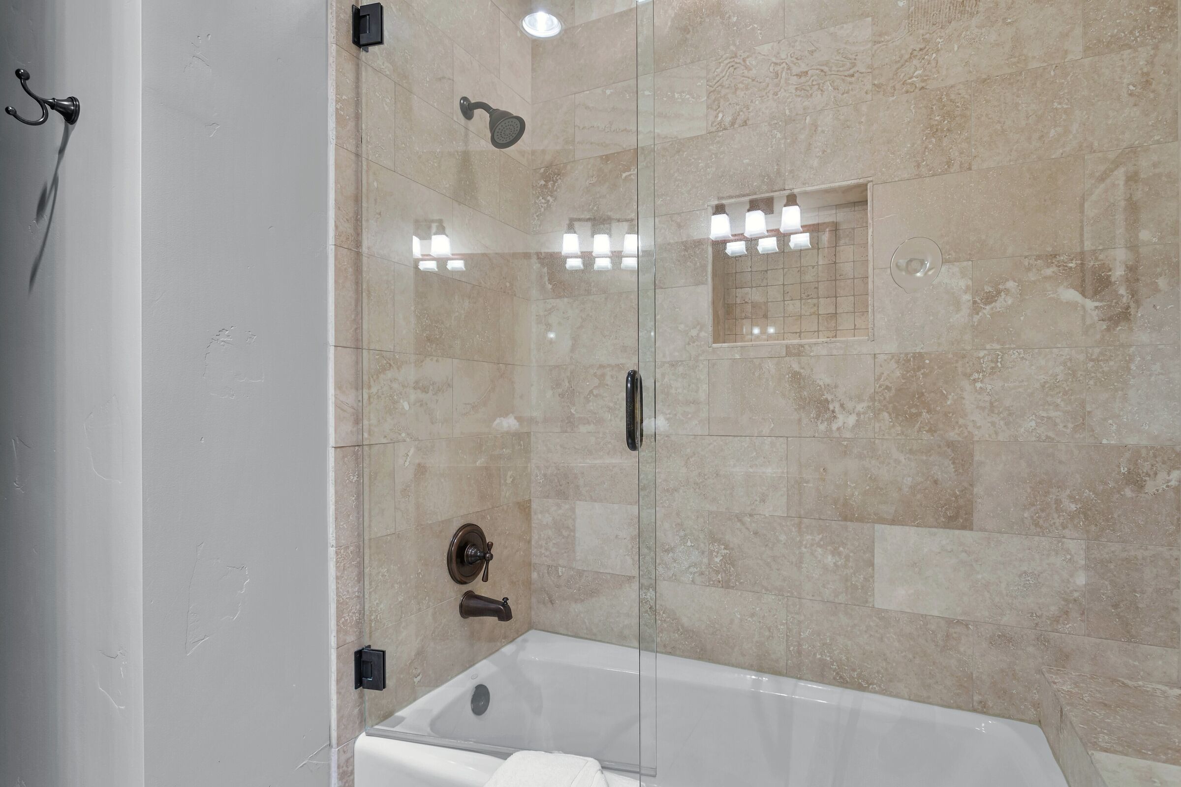 #315 - Ensuite Bathroom