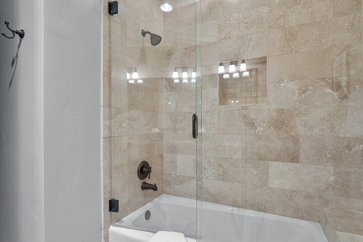 #315 - Ensuite Bathroom