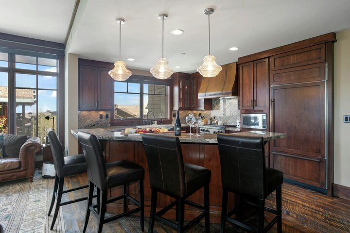 #307 - Kitchen Bar