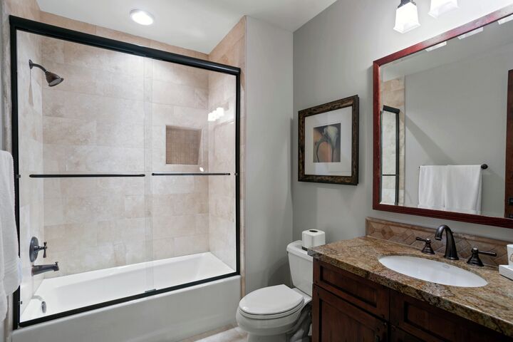 #307 - Ensuite Bathroom
