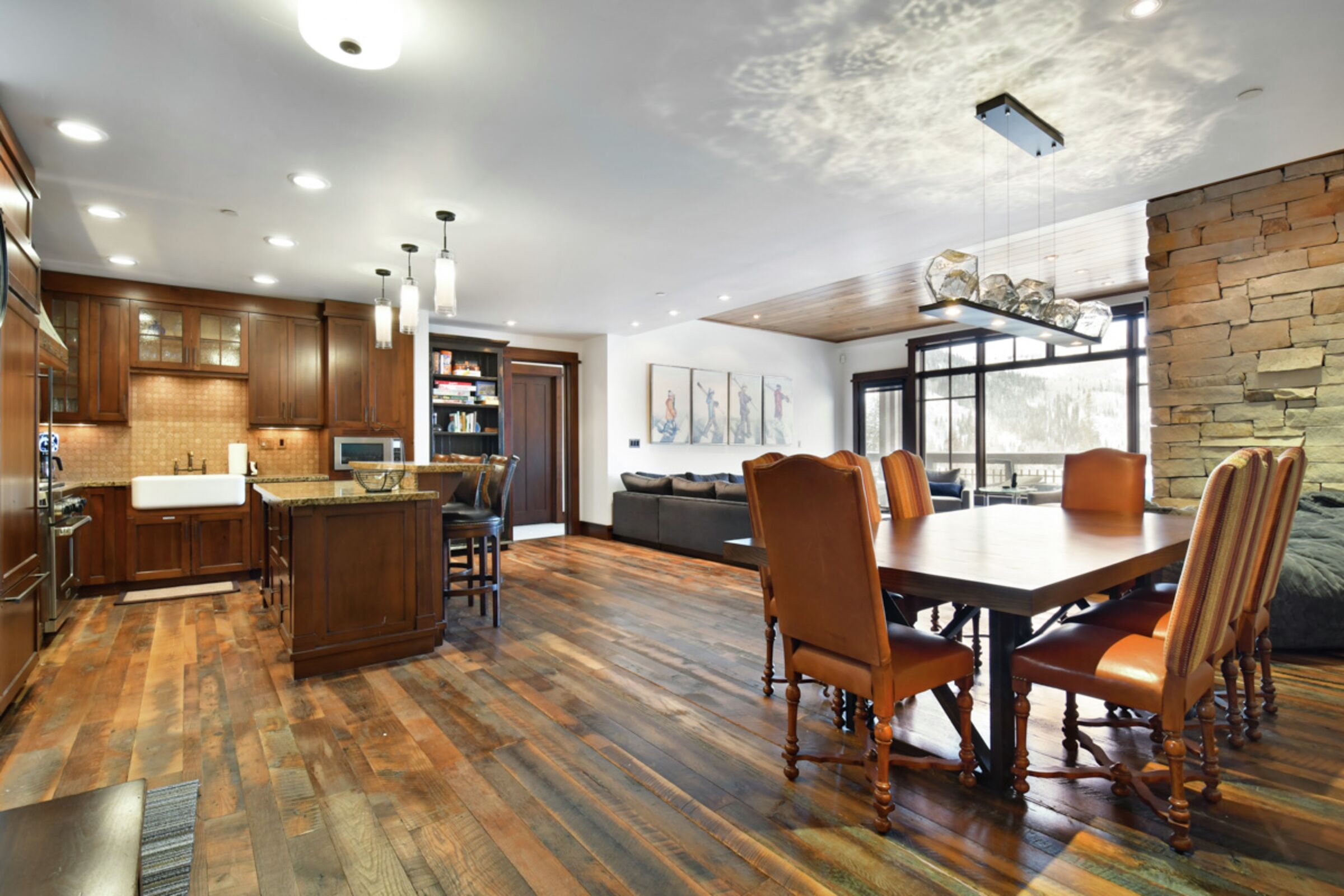 #311 - Dining Room & Kitchen