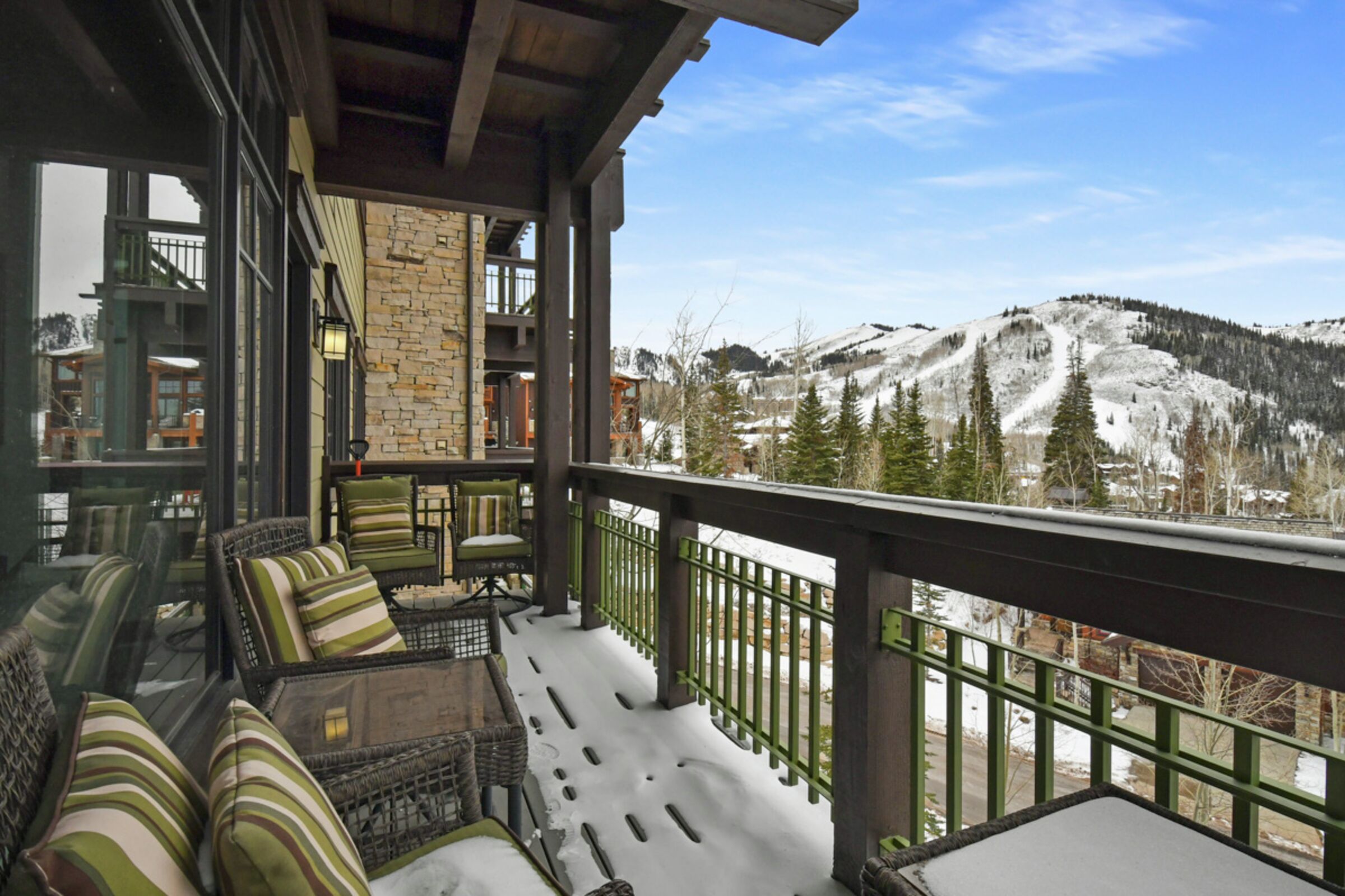 #311 - Balcony
