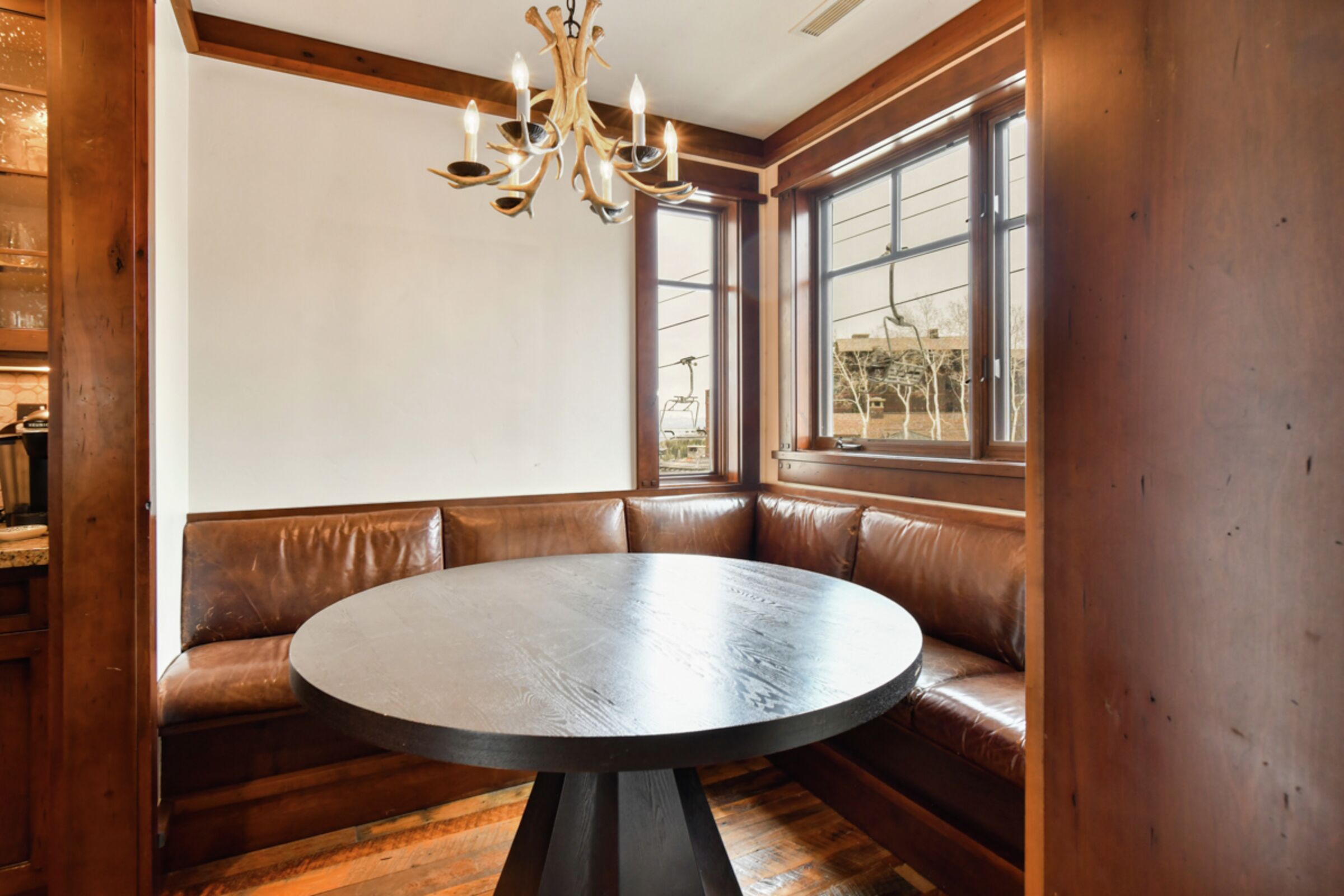 #302 - Breakfast Nook