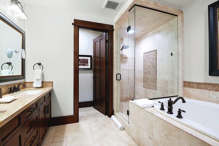 #211 - Master Ensuite Bathroom