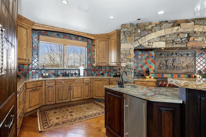 5 Bdrm Spa - Kitchen