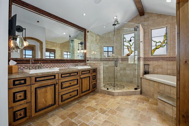 5 Bdrm Spa - Master Ensuite Bathroom