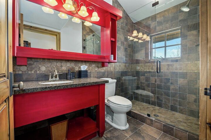 5 Bdrm Spa - Ensuite Bathroom