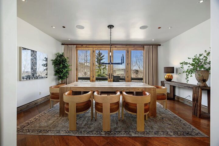 5 Bdrm Spa - Dining Area