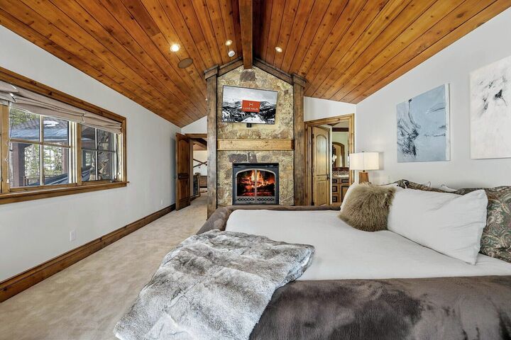 5 Bdrm Spa - Master Bedroom