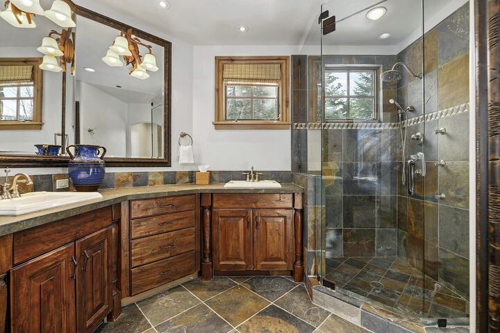 5 Bdrm Spa - Ensuite Bathroom