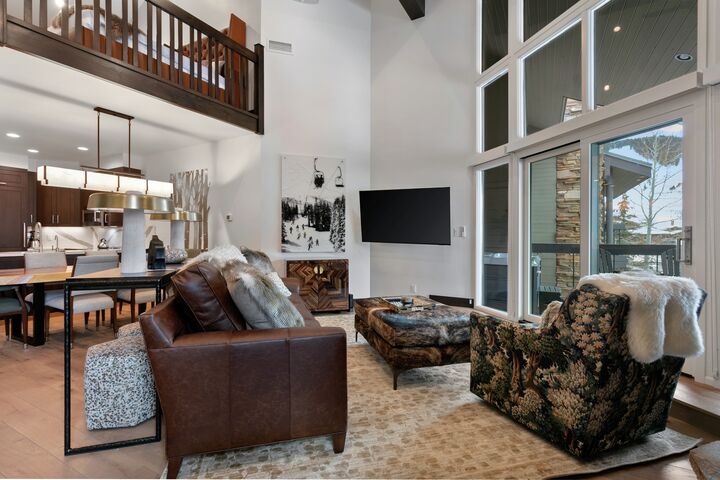 #B32 - Living Area, Dining Area & Kitchen