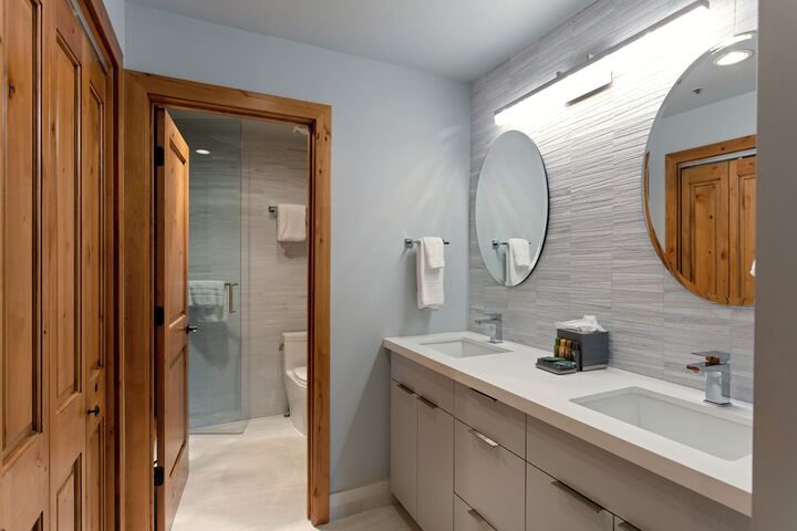 #2346 - Master Ensuite Bathroom