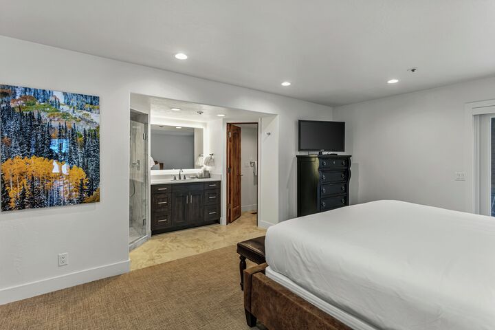 Master Bedroom with Ensuite Bathroom