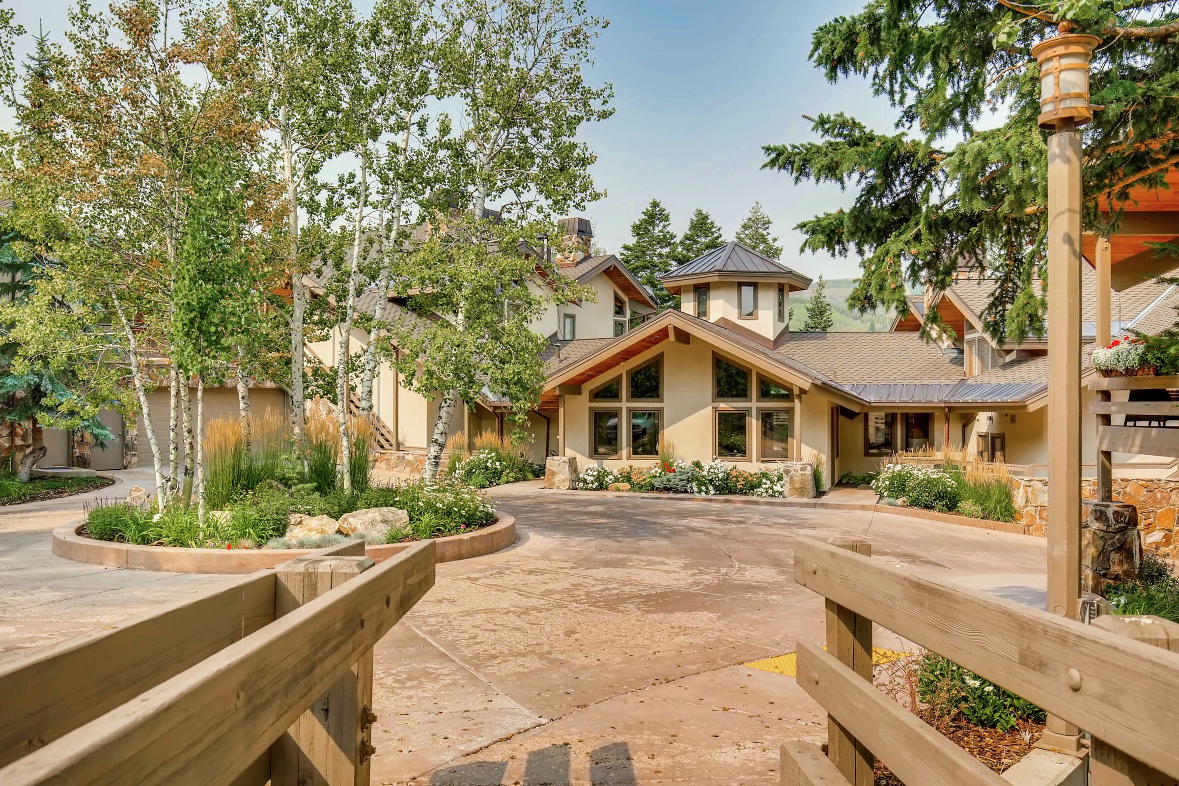Ontario Lodge