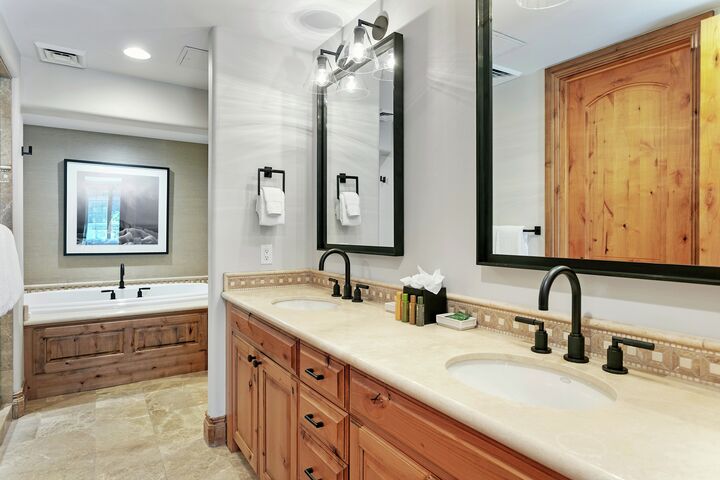 #302 - Master Ensuite Bathroom