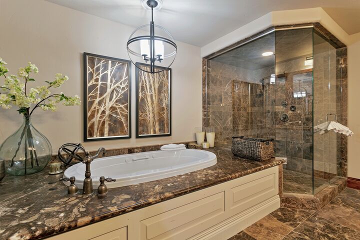 #407 - Master Ensuite Bathroom