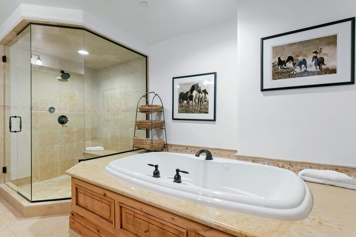 #506 - Master Ensuite Bathroom