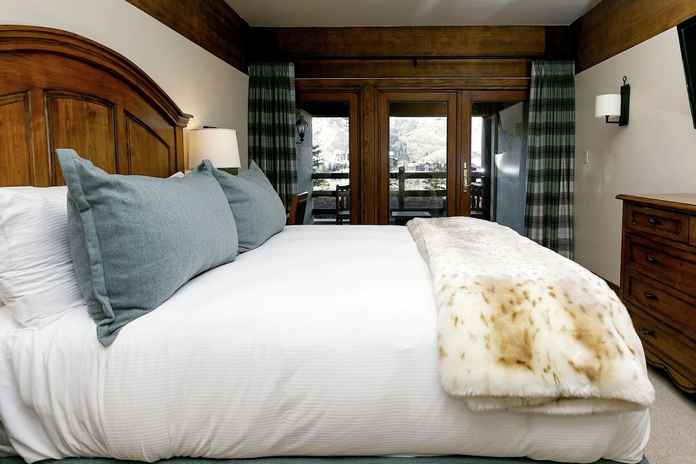 Deluxe King Room with Deck