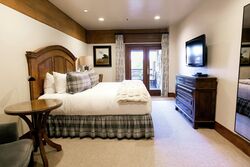 Deluxe King HT - Deluxe King Room